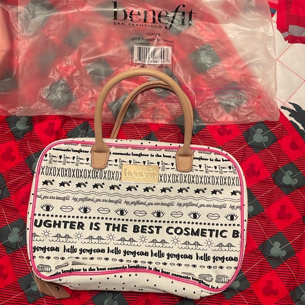 Cosmetics bag for travel